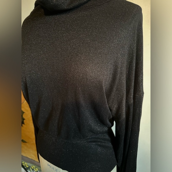 Free People black lightweight blouse/sweater. Size small. - Picture 2 of 4